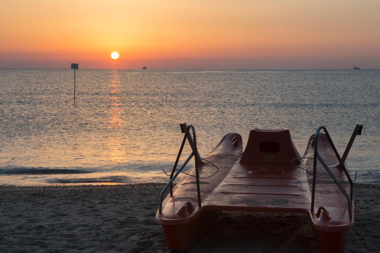 Residence Torre Del Mar アルバ・アドリアティカ エクステリア 写真